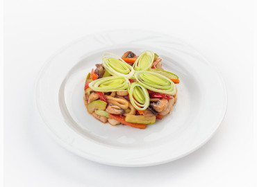 Теплый салат из кальмаров