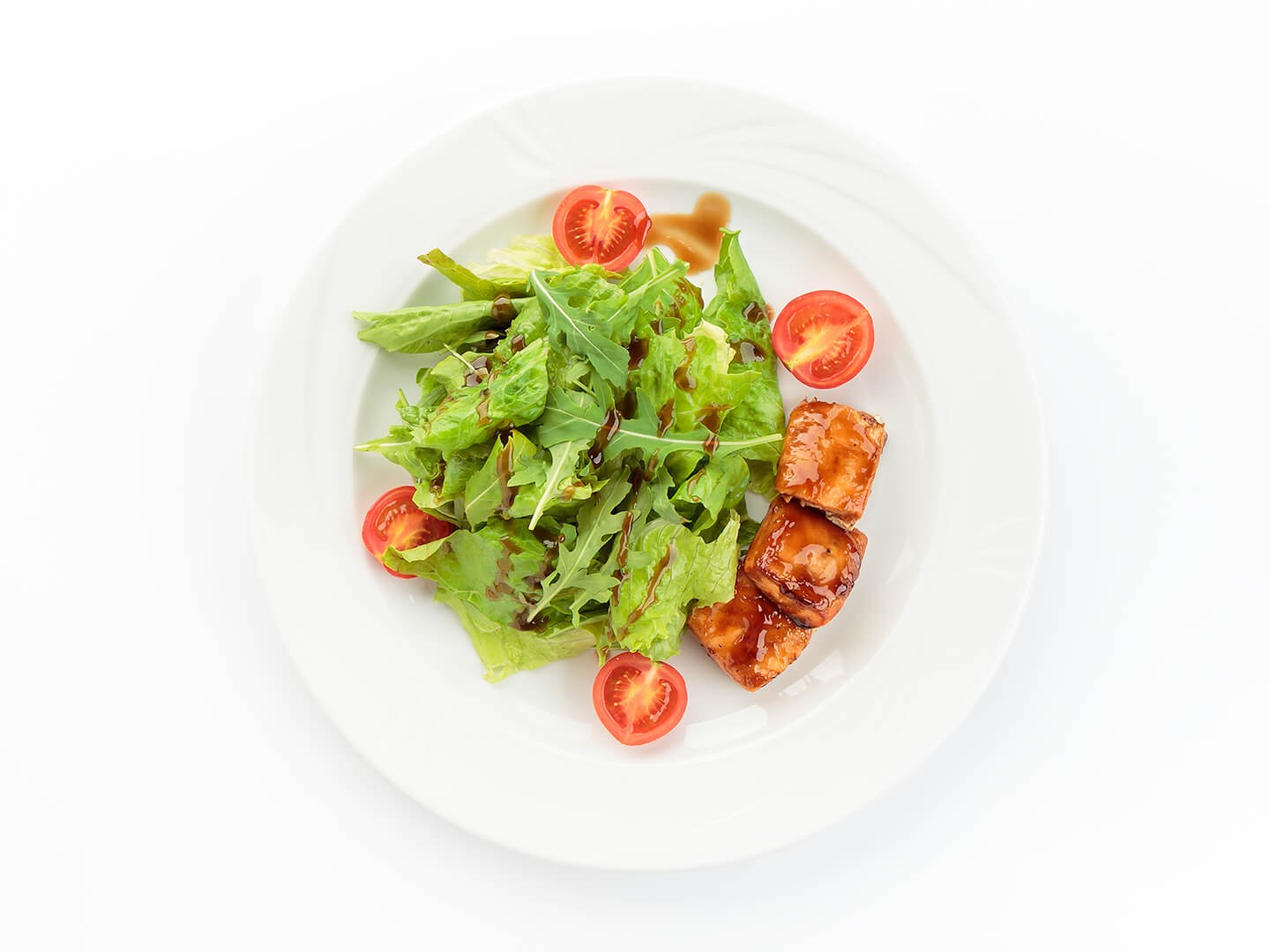 Салат с рукколой и лососем в соусе